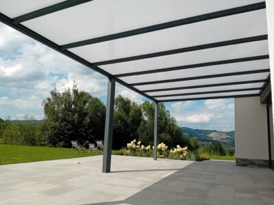 Read more about the article Dlaczego zadaszenie nie powinno zaciemniać tarasu?